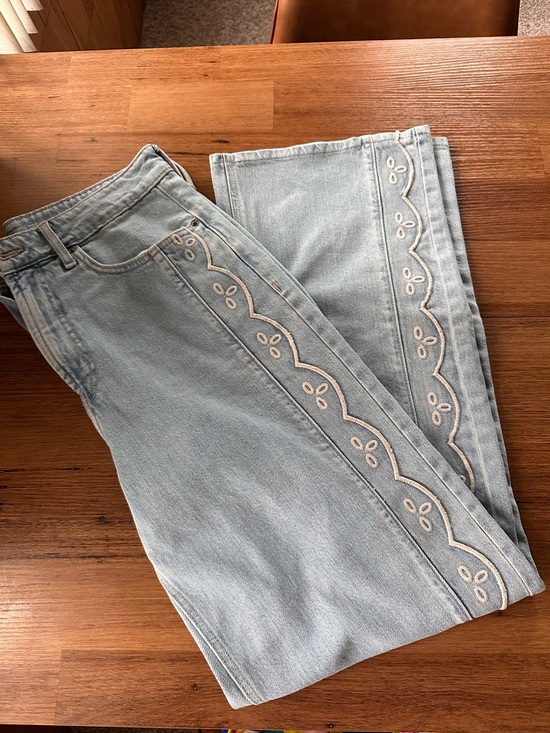 Old Navy Denim - Brand New Old Navy Light Blue Flare Jeans with Cream Scallop Embroidery